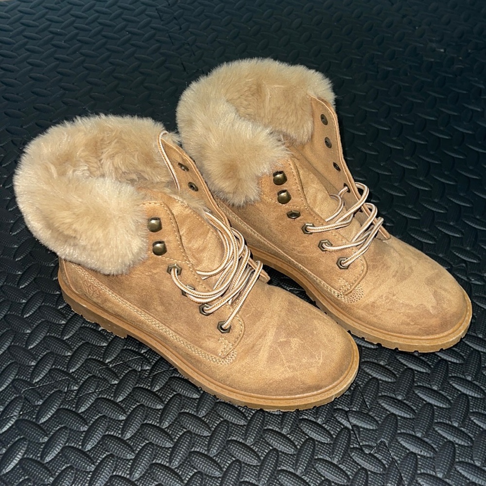 Winter tan fur boots